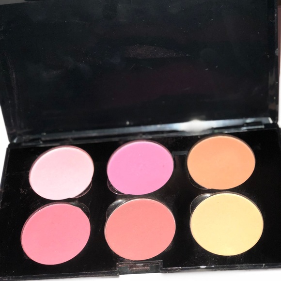 Authentic Mac blush palette - Picture 2 of 3